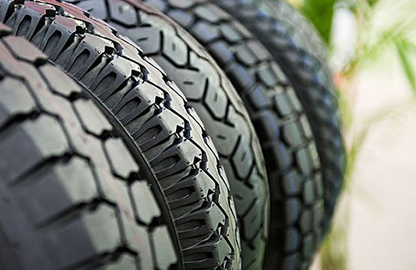 Can different tread patterns be mixed?